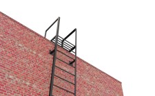 Пожарная вертикальная лестница П1-1-4 со ступеньками из арматуры без ограждения