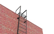 Эвакуационная лестница на металлокаркасе без ограждений