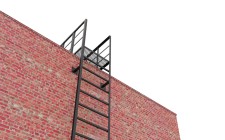 Эвакуационная вертикальная лестница из металлического уголка без ограждений