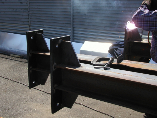 Фото Обварка пяток несущих колонн здания