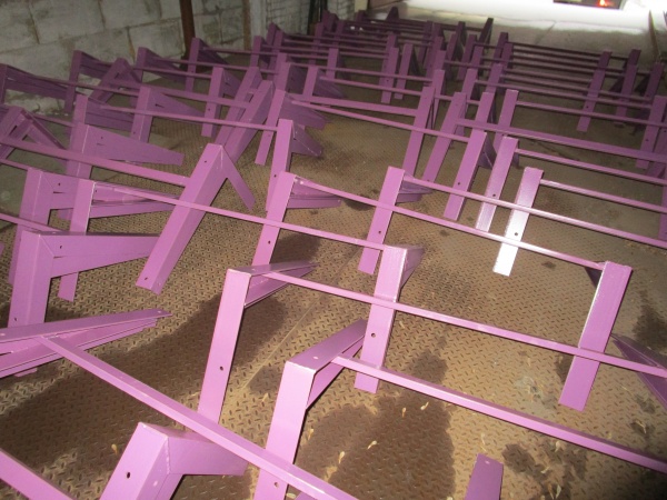 Фото Кронштейны под корзины фиолетовые