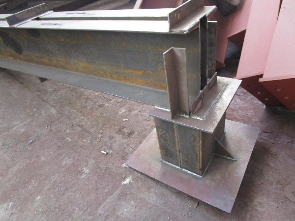 Фото Основной несущий элемент - пара швеллеров 30П