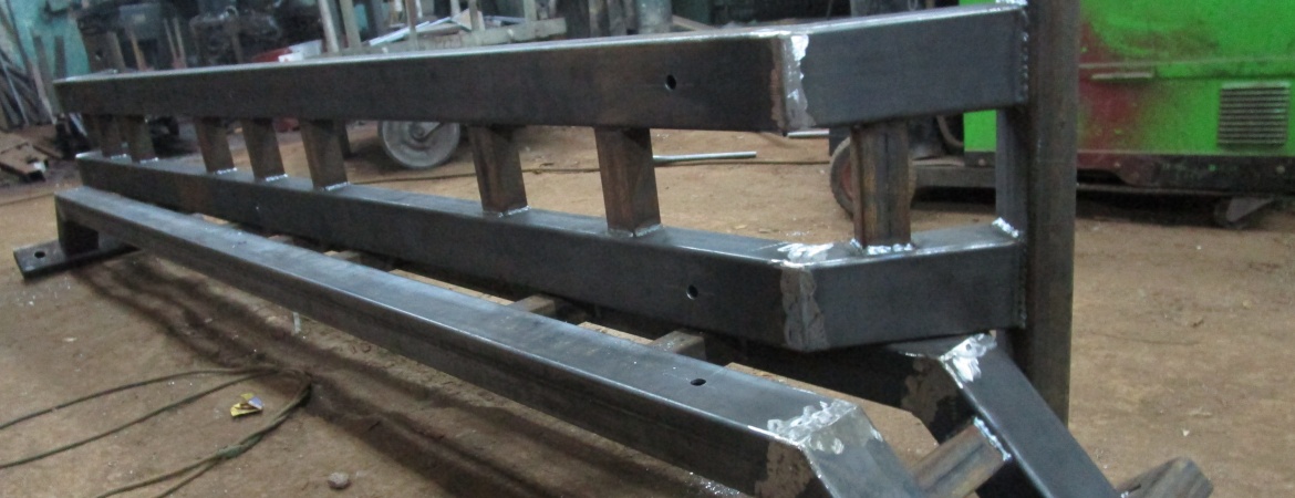 Металлокаркасы и стойки для навесных элементов скалодрома фото