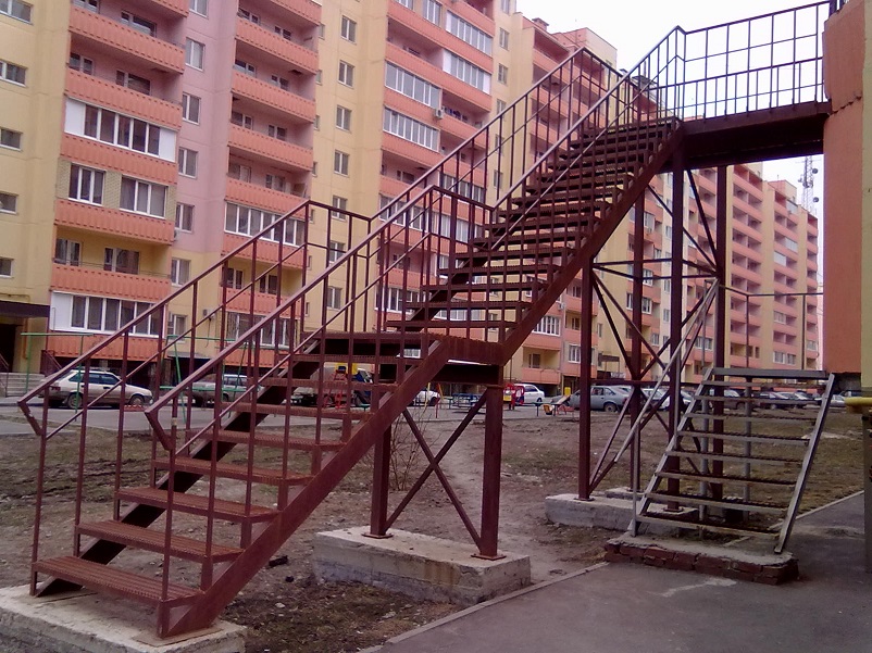 Купить маршевую лестницу в Москве недорого